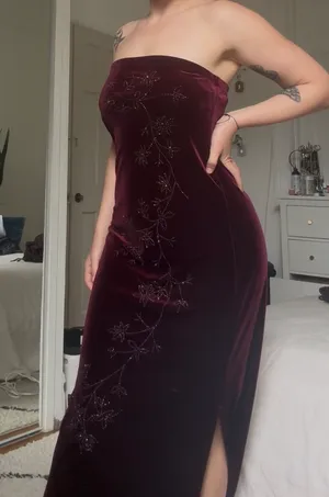 City Triangles velvet burgundy maxi dress with leg slit thumbnail 2