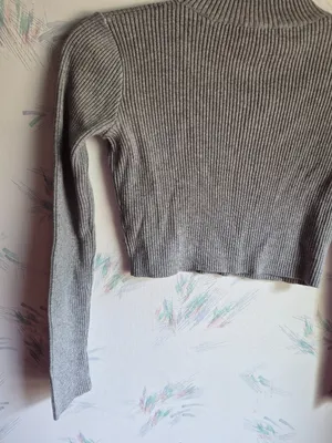 Brandy Melville Gray cropped Sweater thumbnail 7