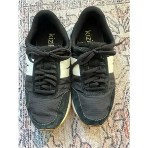 Kizik Milan Black and White Suede Hands-Free Sneakers Unisex Size 11.5 Women’s thumbnail 4