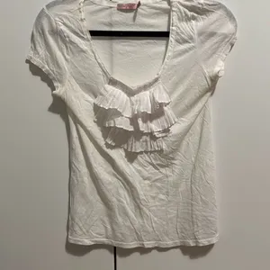 Juicy couture white ruffle top size medium Vintage! Has small pin hole‎ in the thumbnail 1