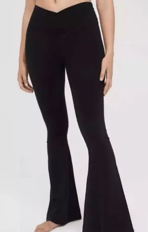 OFFLINE by Aerie Crossover Flare Leggings Size Small Black thumbnail 1