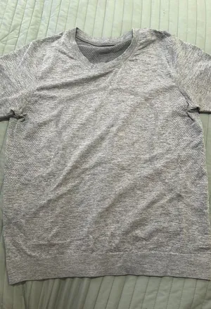 Lululemon Top thumbnail 1