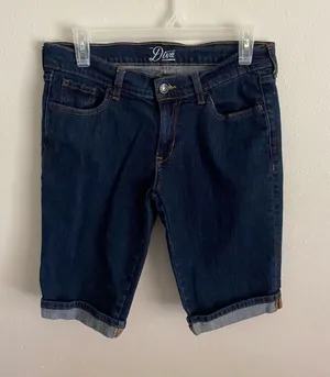 Old Navy The Diva Bermuda Shorts Size 8 thumbnail 1