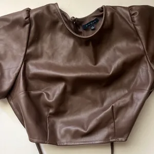 Brown cropped business top thumbnail 1