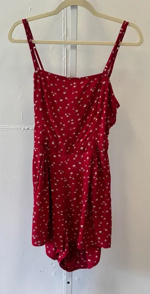 Hollister Red Floral Tie Back Cutout Romper Sleeveless Red White Floral Medium thumbnail 1