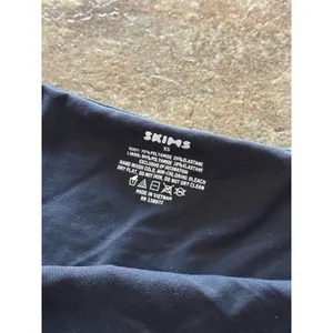 Skims Fits Everybody Bandeau Onyx XS thumbnail 6