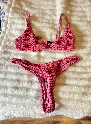 Triangl Bikini Set Pink thumbnail 1