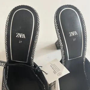 Zara Silver Sparkly Peep Toe Heeled Mules Glitter Shoes EU 37 NWT thumbnail 8