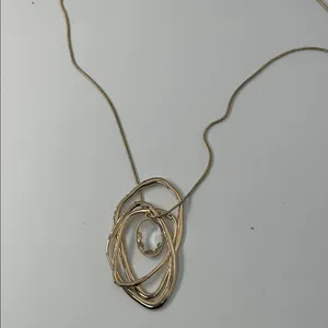 Elegant Gold Pendant Necklace thumbnail 9