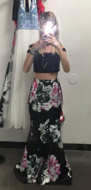 Prom Dress thumbnail 1