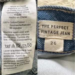 Madewell Jeans The Perfect Vintage in Calabria Wash: Ripped Edition 26 thumbnail 10