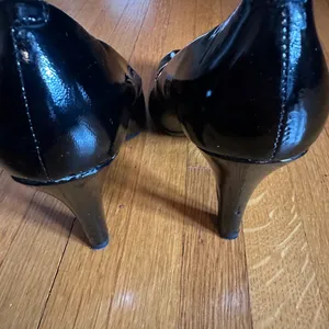 Sofft Classic Black Patent Leather Heels, Size 8.5 thumbnail 7