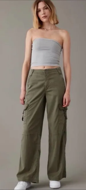 American Eagle Outfitters cream Wide-Leg stretch Cargo Pants size 4 thumbnail 1