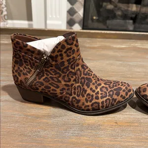 Sun +‎ Stone Leopard Print Ankle Booties Brown Side Zip Size 6 NIB thumbnail 3