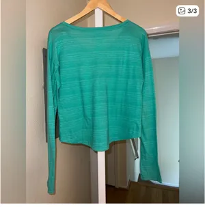 Abercrombie & Fitch Green / Teal Long Sleeve V-Neck Top thumbnail 3