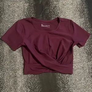 Womens XS Under Armour Athletic Short Sleeve Twist Front Crop Top-burgundy thumbnail 2