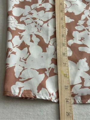 V-Neck Floral Print Blouse in Dusty Rose and White thumbnail 7