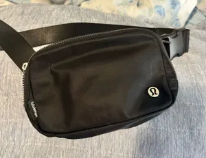 Lululemon Everywhere Belt Bag Black thumbnail 1