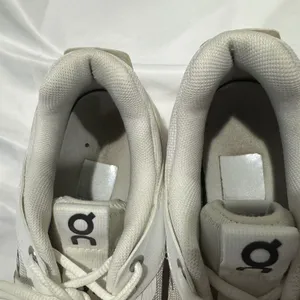 ON On Clouds The Roger Clubhouse Pro Sneakers, White Ice, Size 9 Womens thumbnail 11