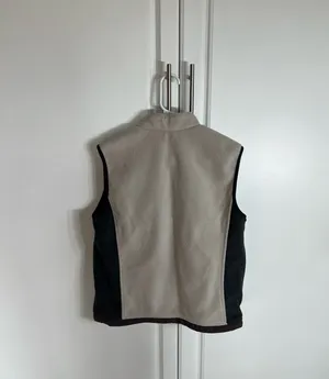 Warm sleeveless fleece vest with contrasting side panels. Full zip front for easy wear. Zippered pockets secure small items. Simple, versatile layer for cool days. Land’s end size medium (10-12) thumbnail 4