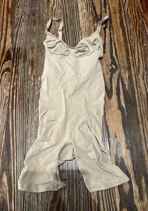 SKIMS NWOT Seamless Sculpt mid thigh Shapewear size large thumbnail 1