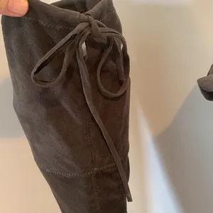 Catherine Malandrino Tie Back Over The Knee Boots Gray Faux Suede Women’s Size 7 thumbnail 3