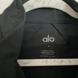 Alo Yoga Lightweight Takeaway Track Pullover Black M thumbnail 4