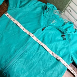 ASICS running raincoat packable lightweight water / wind resistant thumbnail 4