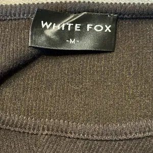 White Fox Boutique Black Ribbed Crop Top size Medium thumbnail 6