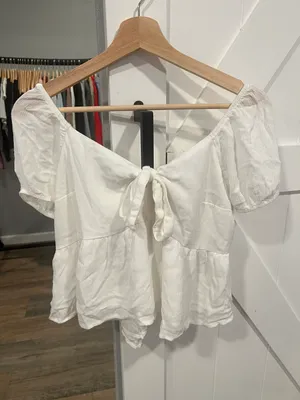 Hollister white  top thumbnail 1