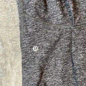 Lululemon Warm Your Core‎ Long Sleeve Tee Heathered Black Size 4 thumbnail 6