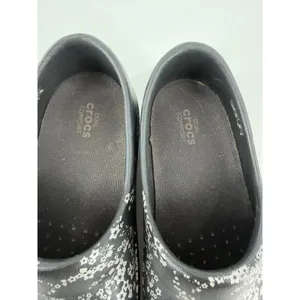 Crocs Neria Clogs Womens Size 7 Black Floral Slip Resistant Work Shoes‎ Comfort thumbnail 4