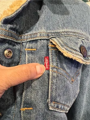 Vintage Levi s Woman-small Sherpa Lined Blue Jean Jacket thumbnail 3