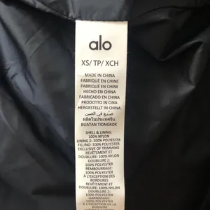 Alo Yoga Gold Rush Puffer Trench Black XS thumbnail 11