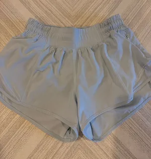Lululemon Hotty Hot Shorts Low Rise 2.5” Pale Grey Size 2 thumbnail 1