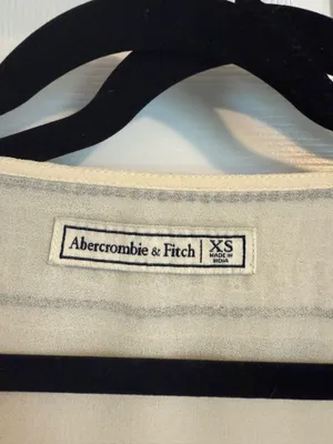 Abercrombie and Fitch white beaded tank top size extra small thumbnail 2