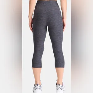 ATHLETIC WORKS Womens Athlesure Capris Size Med 8-10 With Side Pockets Gray New thumbnail 4