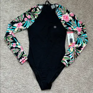 Hurley women’s swimsuit. M thumbnail 1