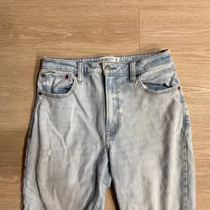 Abercrombie & Fitch The Skinny High Rise Curve Love Jeans thumbnail 2