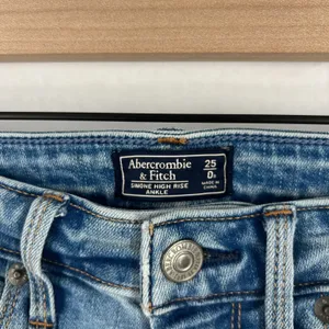Abercrombie & Fitch Simone Ankle Jeans‎ Womens 0 Blue Denim Frayed Hem High Rise thumbnail 4