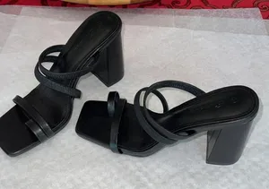 Black square toe heels size 7 thumbnail 1
