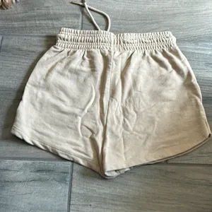 H&M shorts thumbnail 3