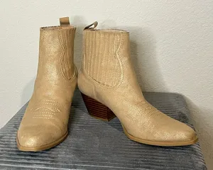 Dolce Vita Stana Western Chelsea Boots in Gold Metallic Size 9 thumbnail 1
