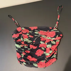 Lululemon Bennetts Top Black Floral thumbnail 11