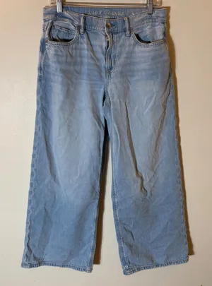 American Eagle Low-Rise Ultra Wide Leg Jeans Size 4 Light Wash Denim thumbnail 1