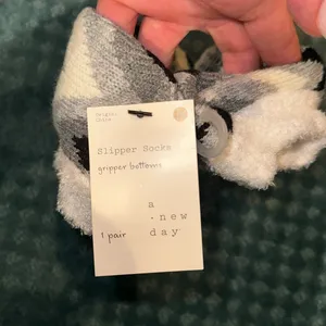 A New Day Slipper socks with grips one size NWT thumbnail 2