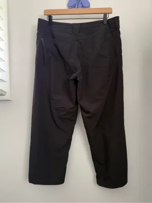Patagonia women’s 12 Crop Pants mid rise Black outdoor hike trail thumbnail 2