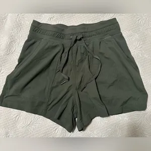 New without tags Lululemon Dance Studio High-Rise Short 3.5" Army Green size 4 thumbnail 5