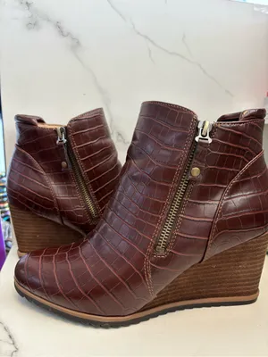 Isaac Mizrahi Sorel Croc-Embossed Brown Ankle‎ Booties thumbnail 2