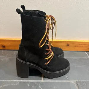 Free People Dylan Black Suede Chunky Heel Lace Up Boots - size 36 (US 6) thumbnail 2